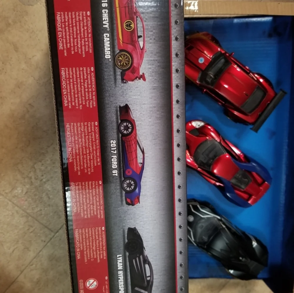 3 pack Marvel  die cast. 3"x5" very nice quality - Picture 4 of 5